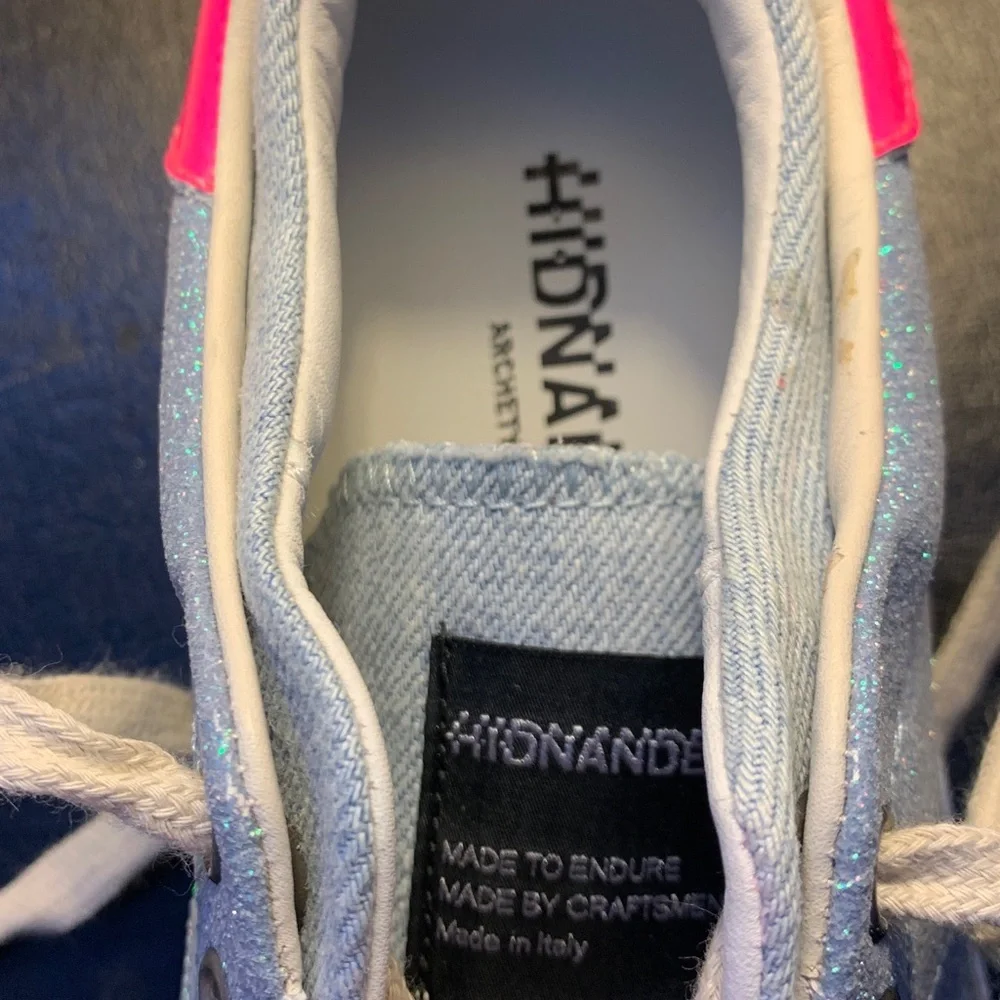 ITALIAN HIDNANDER SNEAKERS PASTEL DISTRESSED BLUE US 5 1/2 EU 36